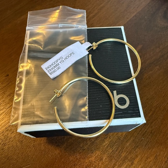 NEW Bloomingdale’s Moon & Meadow 14 K Yellow Gold Katie Hoop Earrings - Picture 3 of 5